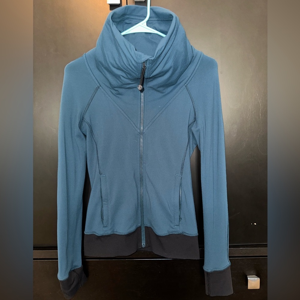 Lululemon Be Present Jacket Alberta Lake Green Cowl Neck  teal blue 4 black